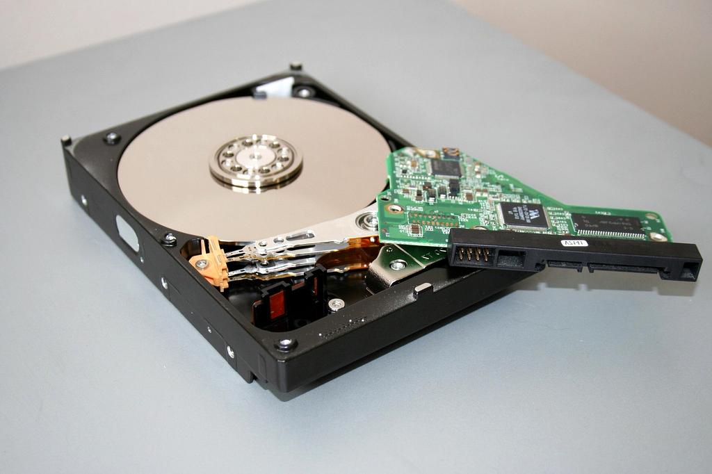 Data backup and disaster recovery solutions icon