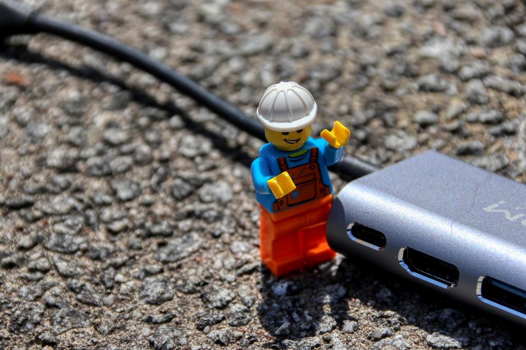 Expert technician team icon