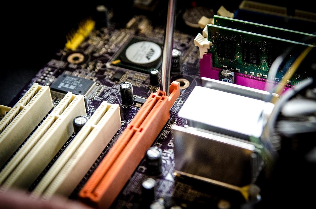 Custom IT consulting and support icon